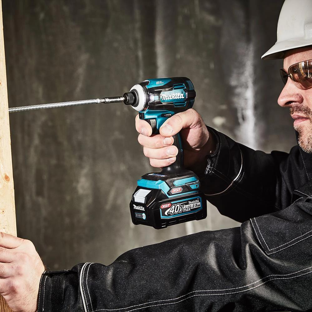 Makita TD002GZ04 40V Max XGT Brushless Impact Driver With 1 x 2.5Ah Battery Charger & Case