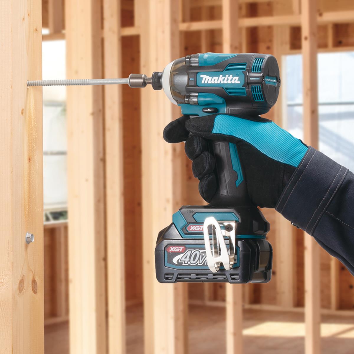 Makita TD004GZ01 40V Max XGT Brushless Impact Driver with 1 x 5.0Ah Battery Charger & Case